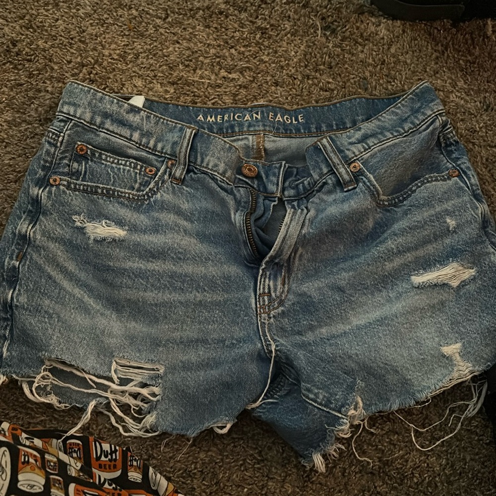 American Eagle, 90’s boyfriend shorts